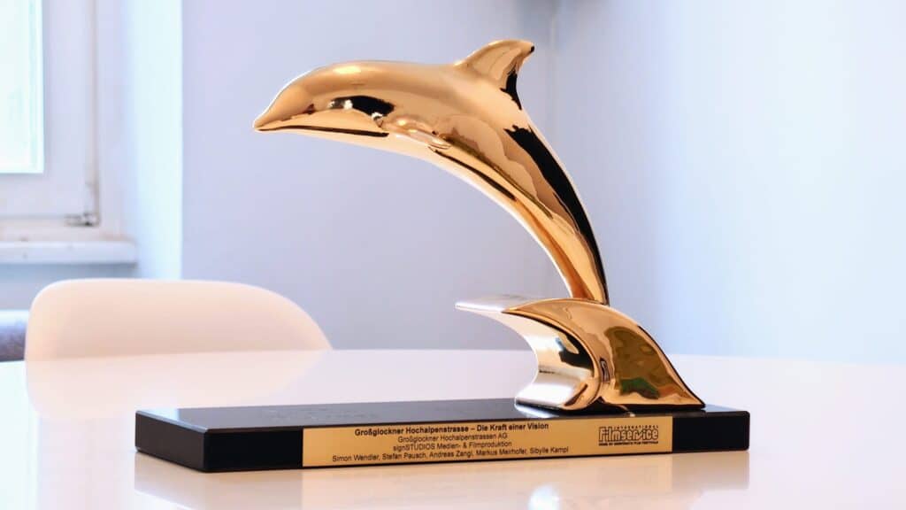 Ausstellungsfilm „Großglockner Hochalpenstraße - Die Kraft einer Vision“ gewinnt Goldenen Delphin in Cannes!“